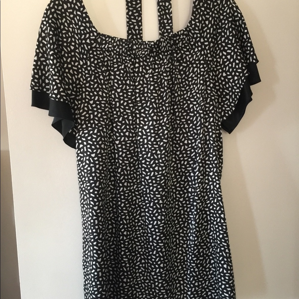 Women’s Nine West silk top with belt